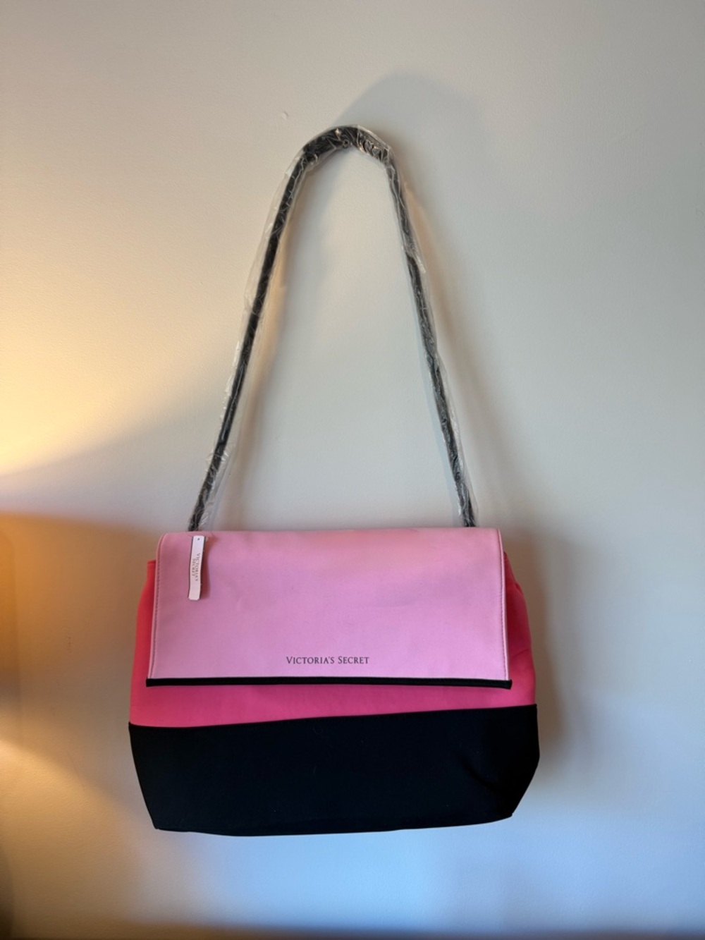 NWT Victoria's Secret Pink & Black neoprene beach tote with‎ insulation/cooler